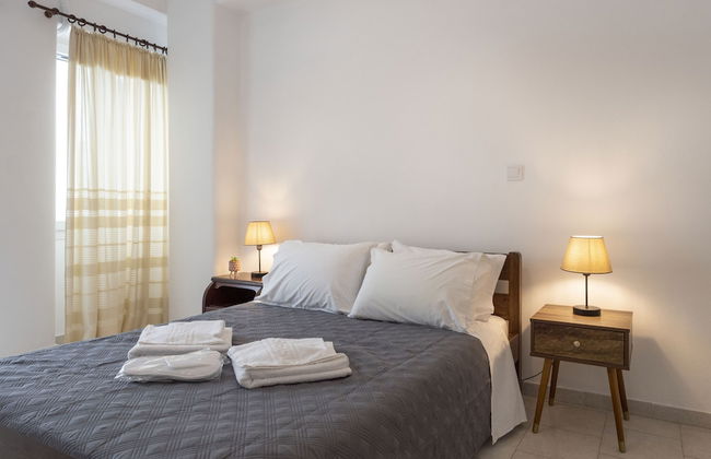 Parikia's Cute Pebble - Photo 5