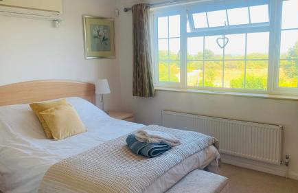 Lovekush Epsom Banstead Surrey. Views over London - Photo 42