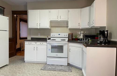 Charming Centrally Located Duplex with Parking - Foto 15