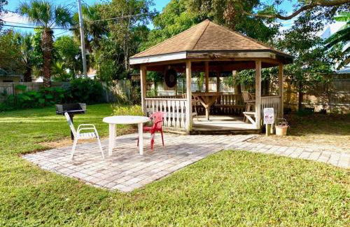 Cozy Canaveral Beach Condo! Next to NASA Launch Site - Foto 16