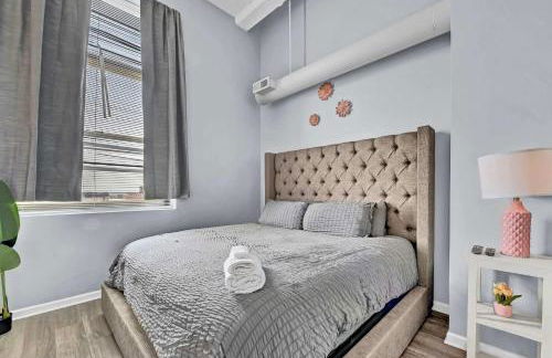 Pink playhouse sq near Progressive field & CSU - Photo 19