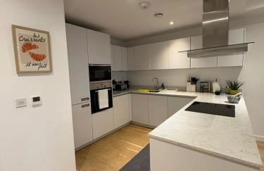 2 Bed Luxury Property with Balcony King Cross - Foto 8