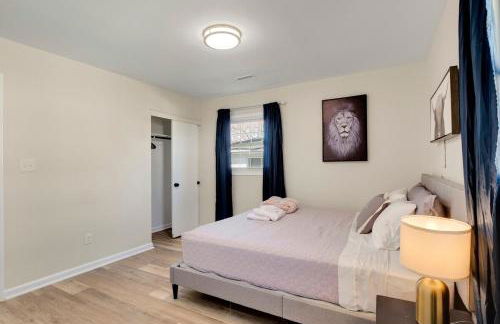 Chic home with king bed in Raleigh - Foto 12