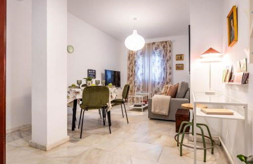 Piso con patio privado y parking Nervión Sevilla - Foto 6