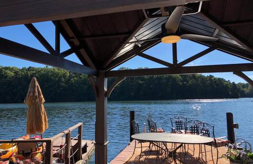 Lake Escape to an Elegant 4 Br Home - Foto 54