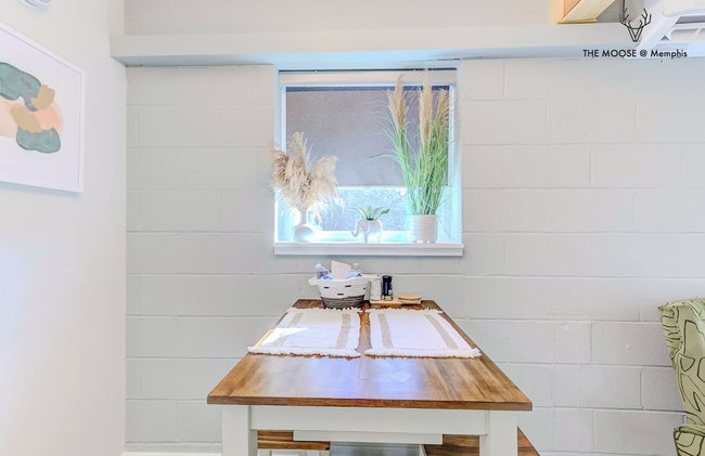 The Moose #10 - Stylish Loft with King Bed, Free Parking & Wi-Fi - Photo 110