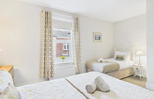 RestfullStays- 3 Bedroom, 4 Bed House FREE PARKING - Foto 12