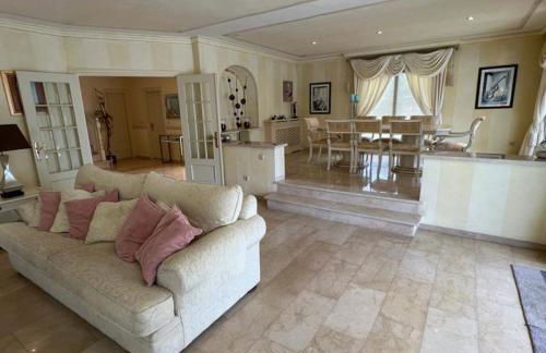 Beautiful villa 2 steps from the BEACH - Photo 11