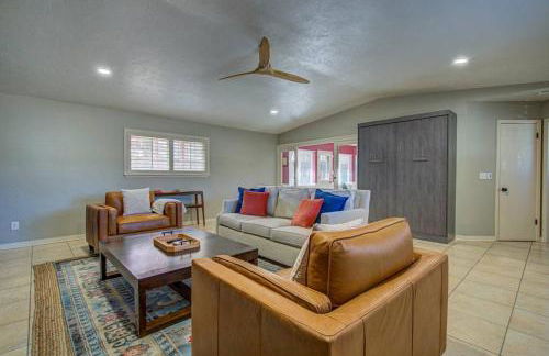 Entire Cozy Getaway with Pool - Foto 8