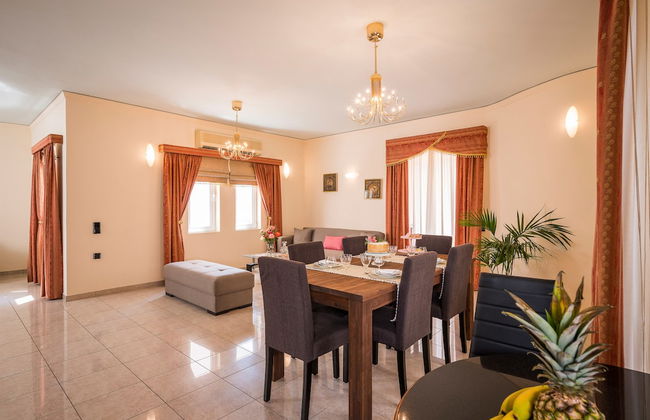 Steps to the Beach Spacious Home-Parking - Foto 13