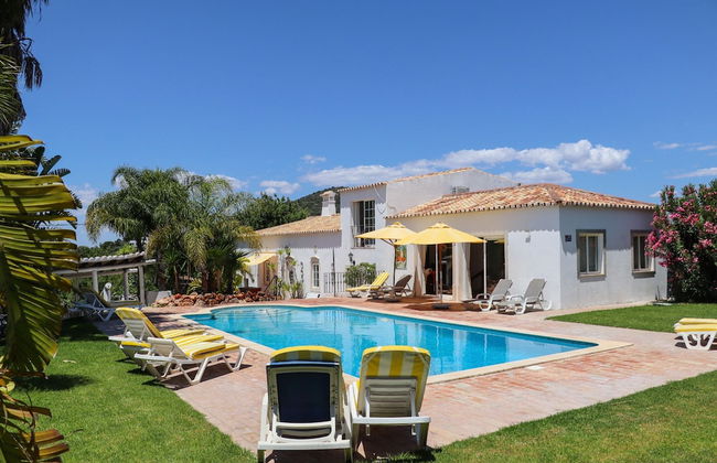 Idyllic Farm House With Huge Garden for 14pax - Foto 8