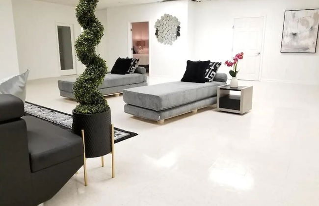 9BR Amazing Deal. Sleeps 19. Book by YouRent! - Foto 5