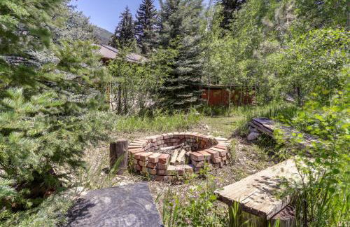 Mountain Chalet Getaway: Steps to Crystal River! - Foto 33