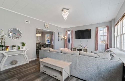 Escape to Raleigh Ave Glamour - Steps to the Beach - Foto 8