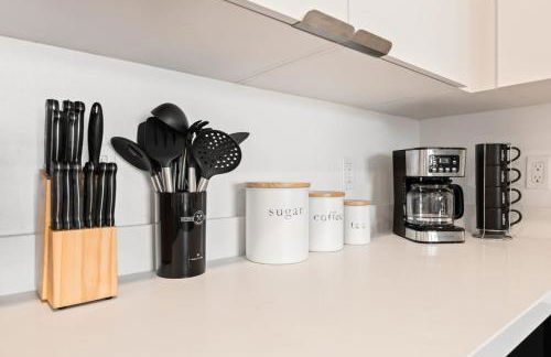 Spacious 1-Bedroom Gem with Downtown LA Views - Foto 8