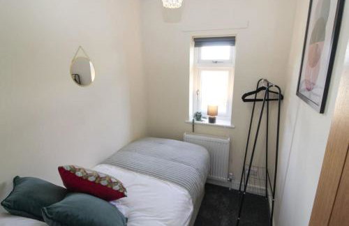 Cosy Modern 3 Bedroom House in Bradford City - Foto 27