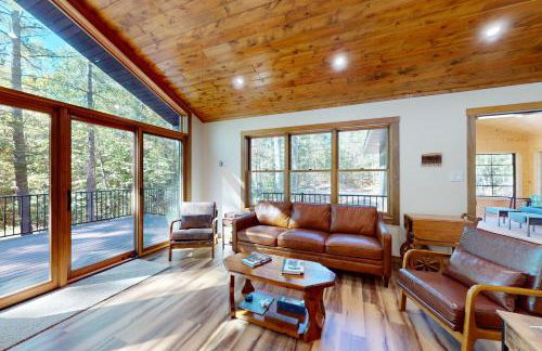 Lakeside Lodge - Photo 3