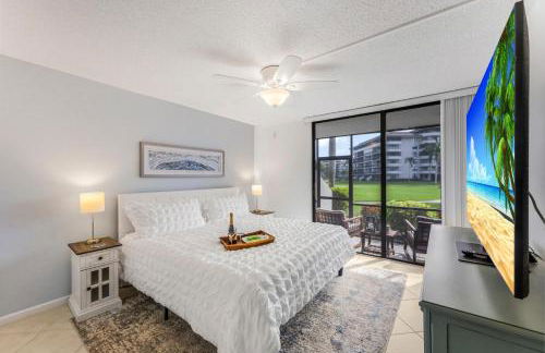 Walkout condo with beach access, pool and pickleball - Foto 17