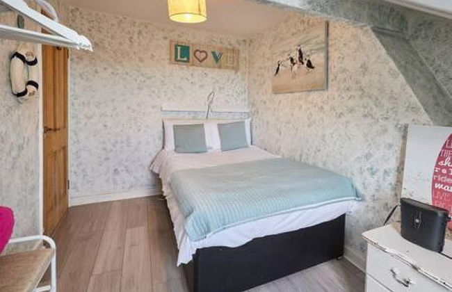 George House in Whitby - Photo 9