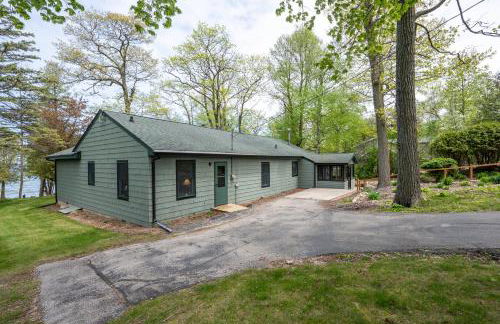 Yorita Manor - Lake Front Getaway! Dogs, Fire Pit & Deck - Photo 47