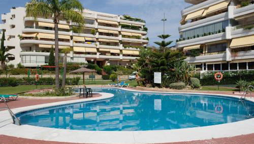 luxury modern apartment with terrace, pool and garage! - Photo 3