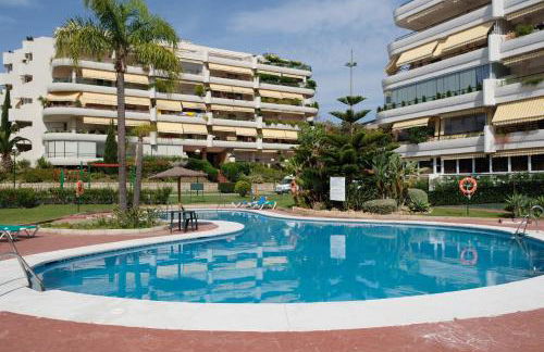 luxury modern apartment with terrace, pool and garage! - Photo 3