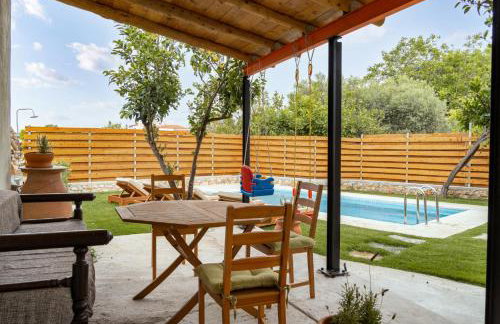 The Olive Mill House - Luxe Villa, Classic Charm - Foto 16