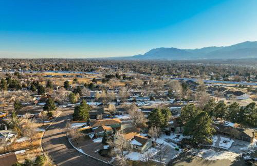 Crestpoint Court Family Multi-Level Near UCCS & BBQ - Foto 79