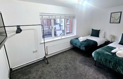 The Penthouse Tamworth Spacious 3 Bedroom Apartment in the town centre - Photo 10