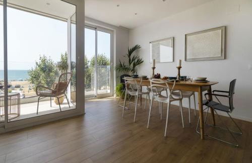 Seafront Apartment in Calella with Beach Access - Photo 12