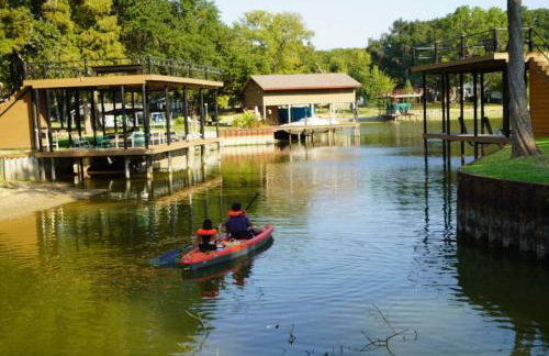Massive lakefront home with HOT TUB - Foto 54