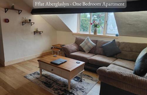 Llew Accommodation - The Townhouse - Photo 9