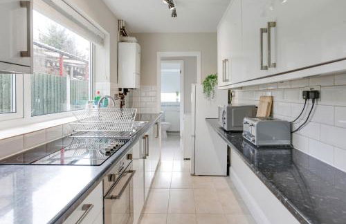 Ann’s Place - 2 Bed House Central Romford - Free Parking & Garden - Foto 19