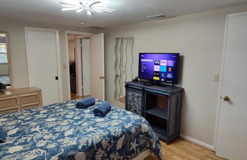 Comfortable Stay- Fully Stocked Home & Coffee Bar- All Essentials Provided - Photo 33