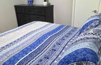 Comfy 2BR 1BA Apt - Foto 13