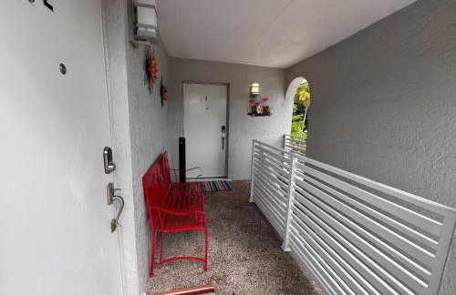 Stylish 2 Bedrooms Apartment by Miami Airport - Photo 9