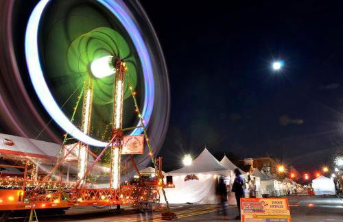 Super Cute & Cool Home with 65Inch TV 2Baths 4 Bedrooms 2King Beds BBQ Grill Fenced Backyard - Foto 65