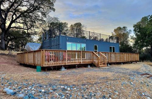 Unique Container, Home 20 Acres, Modern Stay - Photo 4