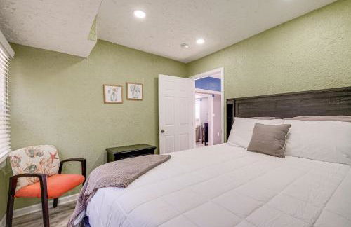 Walk to MIR Wooded Group Escape with Deck and Bar! - Foto 19