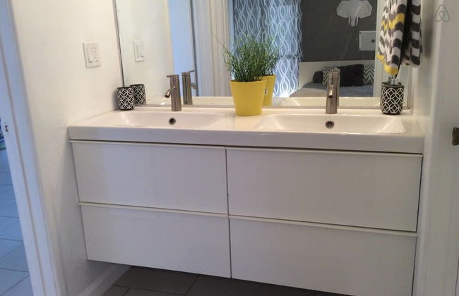 Modern Downtown Condo - Photo 16