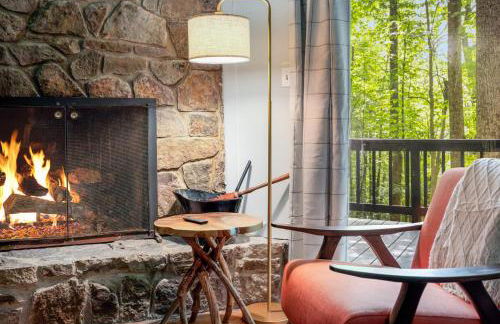 Renovated cabin w hot tub & deck - Foto 9