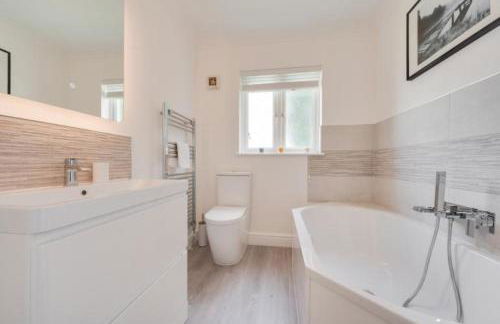 3 Bed Holiday Home in Llandeilo with log burner - Photo 11