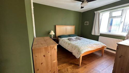 Cosy 2BR Home with Garden & Parking - Foto 3