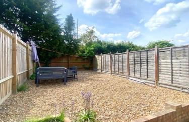 Rushden - Spacious House and Garden, Free Parking, TV, Sleeps 8 Guests - Foto 12