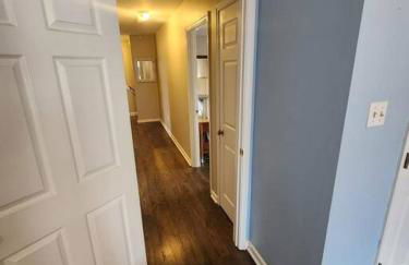 Large near Shops/Dining & easy access to freeway - Foto 29