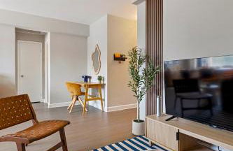 CASA Arlington Suite with Top-Tier Amenities & Parking - Foto 15