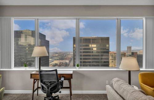 Luxury 21st Floor Penthouse | Great Downtown VIEWS - Photo 6