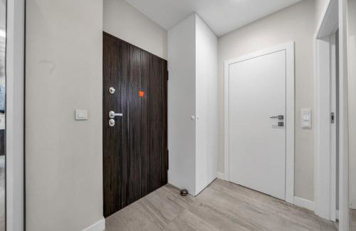 Wola Apartment - 9th Floor, Parking & Balcony - by Rentujemy - Foto 18