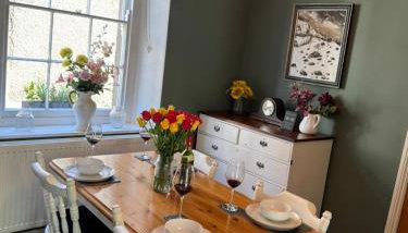 2 bed period cottage sleeps 4 in central Crickhowell - Foto 3