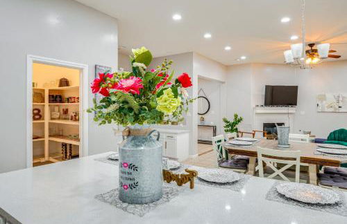 8 Mi to Beach Park Bakersfield Gem with Yard! - Photo 10